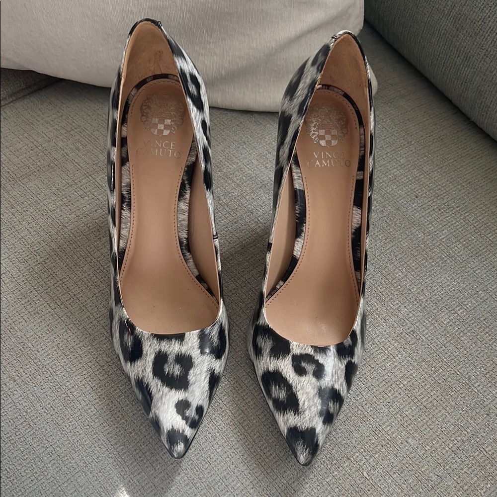 Vince Camuto Black and White Heels with Sleek Professional Design